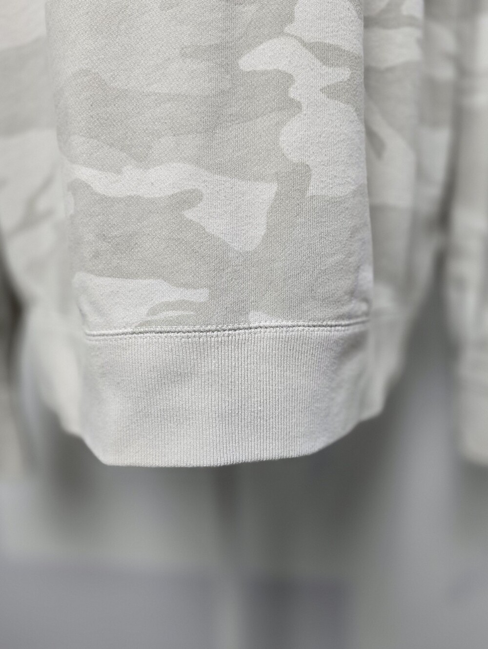 Abercrombie & Fitch Women’s Camouflage Cream Crewneck Sweatshirt Size M Casual - Picture 5 of 7